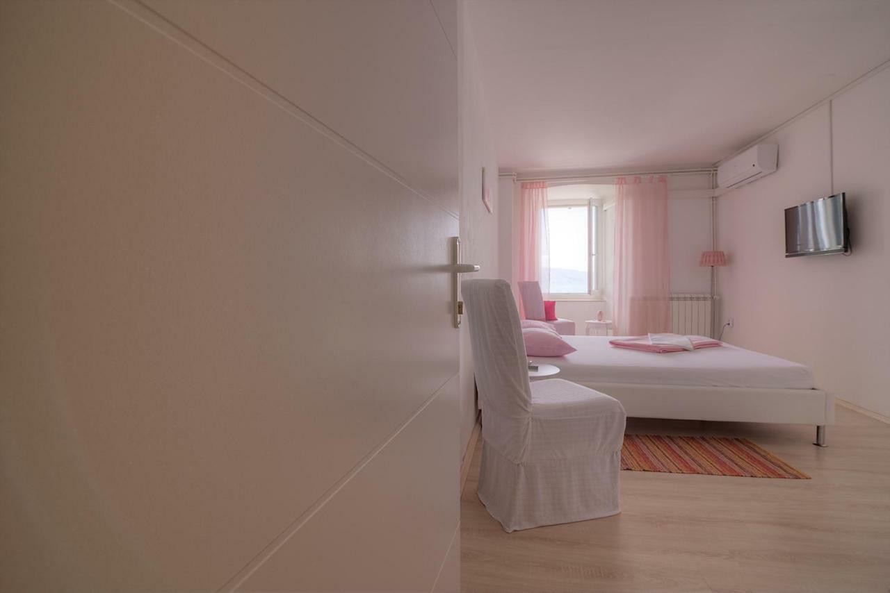 Apartments & Rooms Josephine Senj  Dış mekan fotoğraf